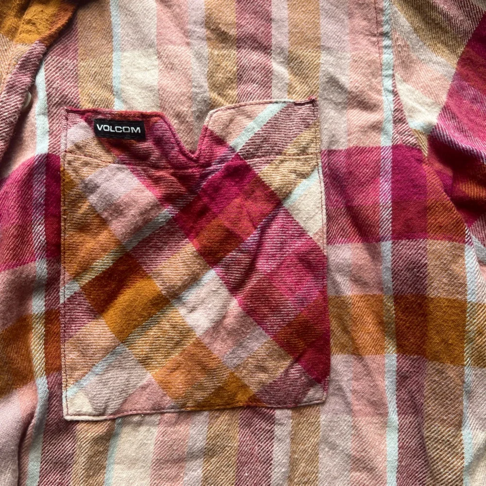 Volcom button up - Picture 3 of 3
